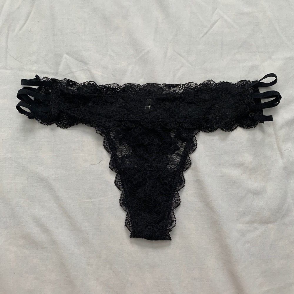 Lace thong